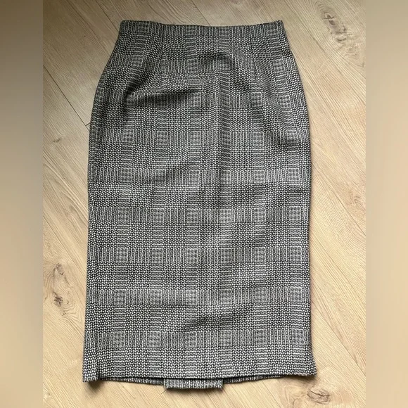 Ports Pencil Skirt - fully lined - Picture 1 of 9